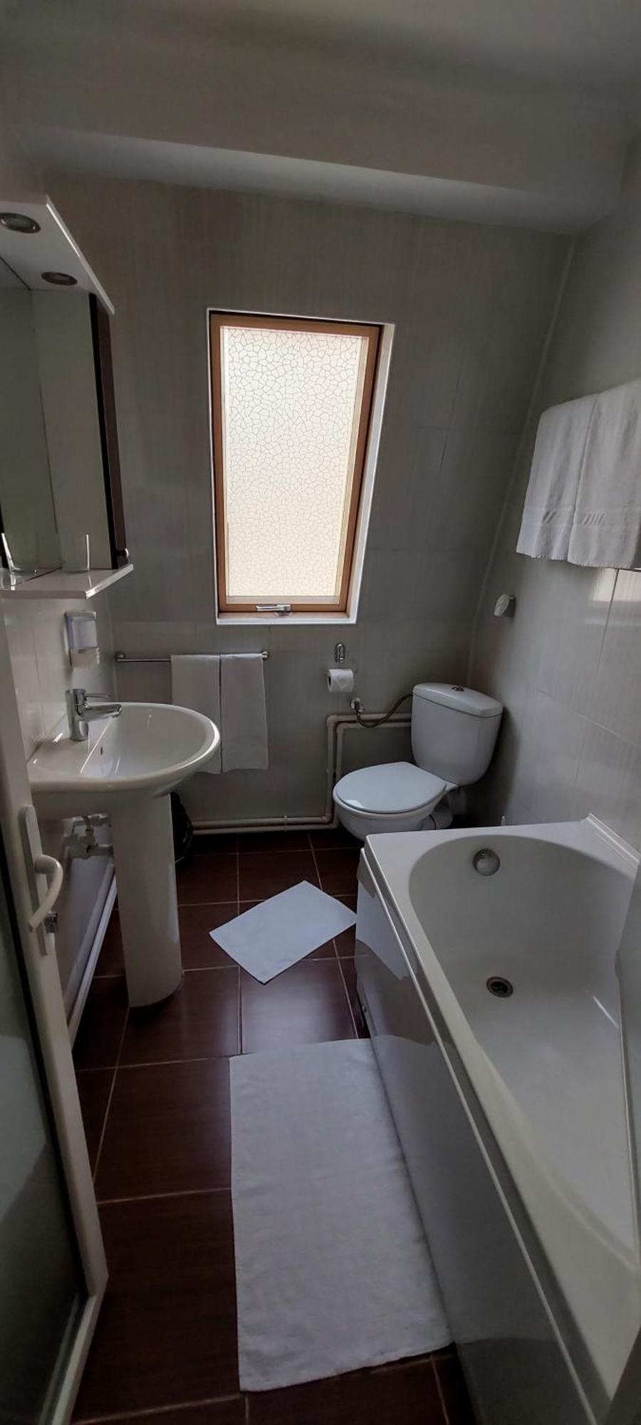 Hotel Harmony House à Târgu Jiu Extérieur photo