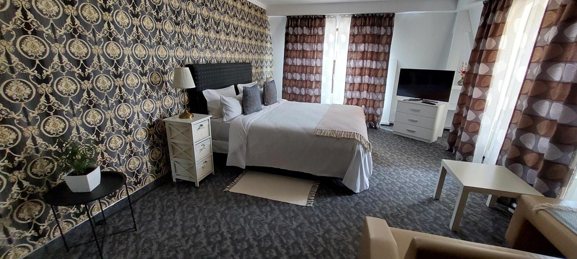 Hotel Harmony House à Târgu Jiu Extérieur photo